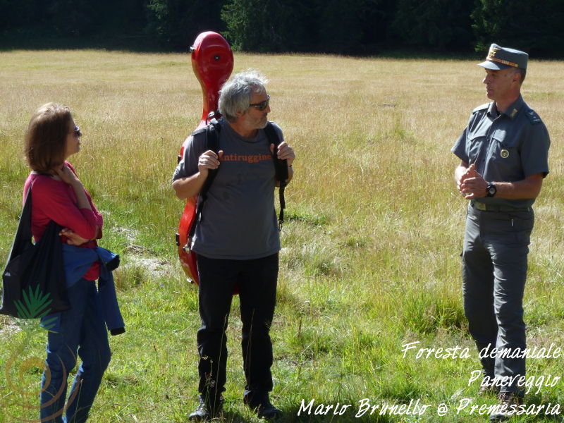 Mario Brunello e Brunella Schisa in cammino verso baita Premessaria